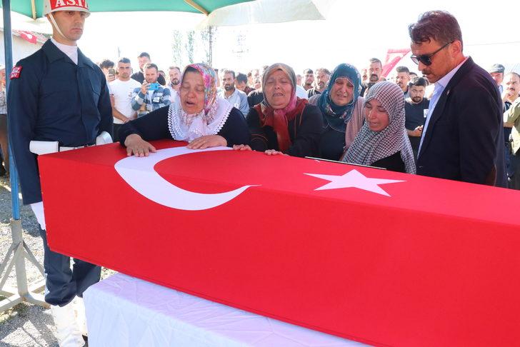 Kırklareli'ndeki trafik kazasında ölen piyade sözleşmeli er Ceyhun Erol Yozgat'ta toprağa verildi G4