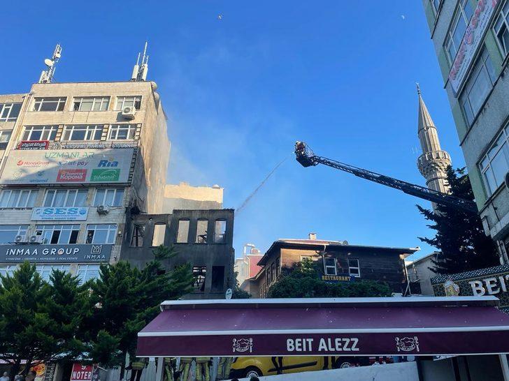 Fatih'te metruk binada yangın çıktı G2