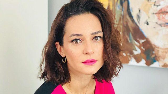 Elkızı'nın Zeliha'sı Sedef Avcı mavi bikinisiyle güneşlenirken poz verdi!