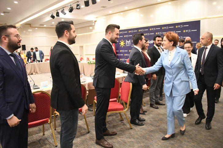 Meral Akşener, partisinin gençlik kolları il başkanlarıyla bir araya geldi G3