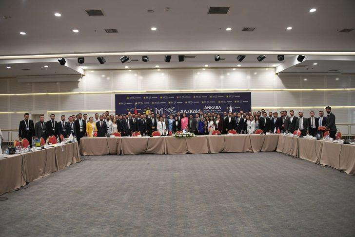 Meral Akşener, partisinin gençlik kolları il başkanlarıyla bir araya geldi G4