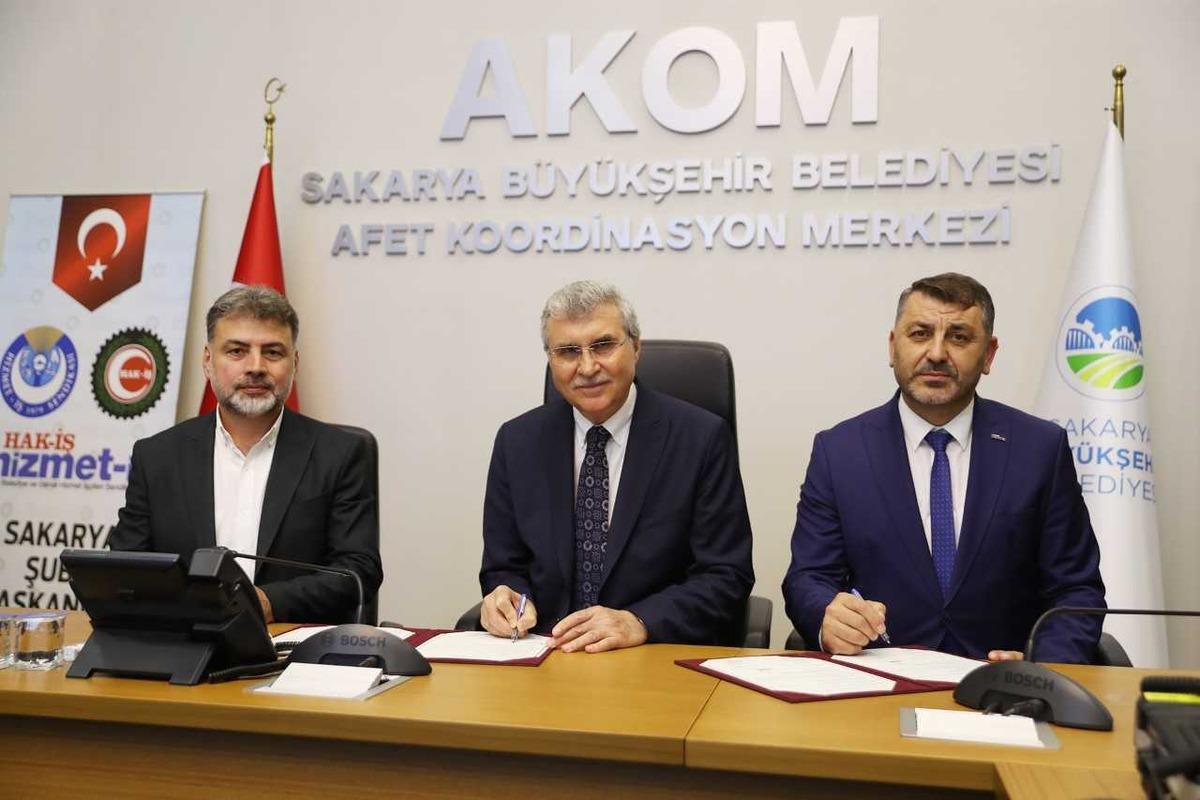 Sakarya B&uuml;y&uuml;kşehir Belediyesinde &ccedil;alışan iş&ccedil;ilerin &uuml;cretlerine y&uuml;zde 41,69 zam yapıldı