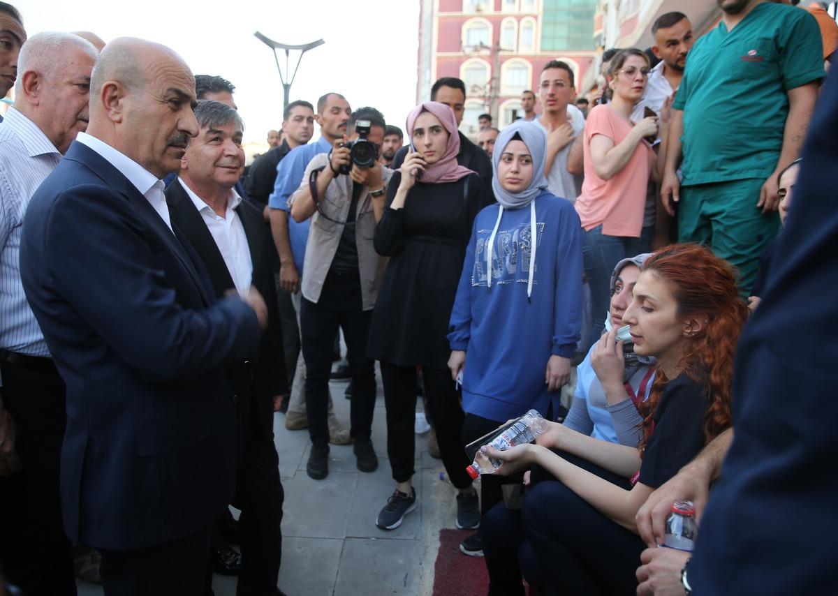 G&Uuml;NCELLEME - Mardin'de &ouml;zel hastanenin yanındaki trafo patladı, hastalar tahliye edildi