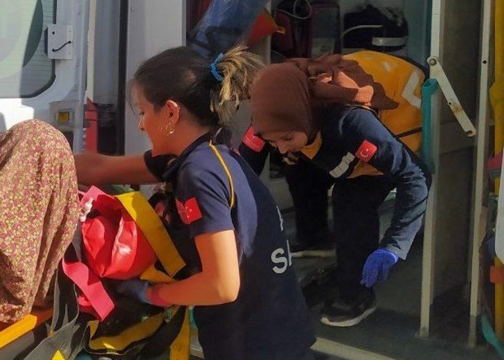 Van'da göçerleri taşıyan kamyonetin devrilmesi sonucu 10 kişi yaralandı G3