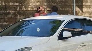 Şehrin göbeğinde falçatalı dehşet! Tehdit ettiği adamın boğazını herkesin gözü önünde kesti