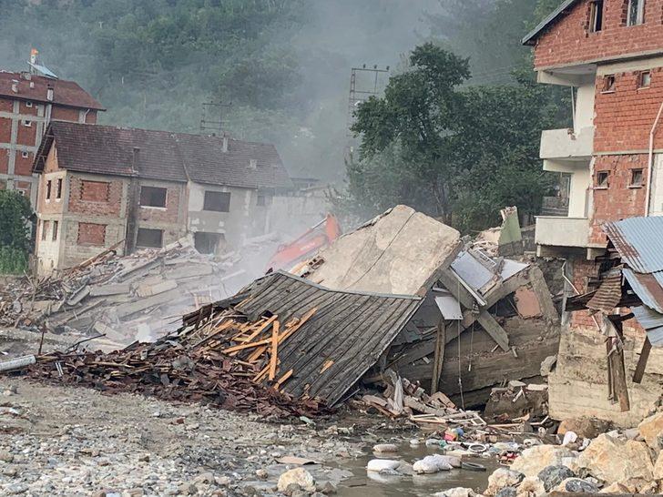 Karabük'te selden zarar gören evlerin yıkımına başlandı G3