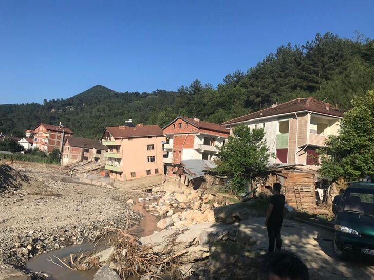 Karabük'te selden zarar gören evlerin yıkımına başlandı G4