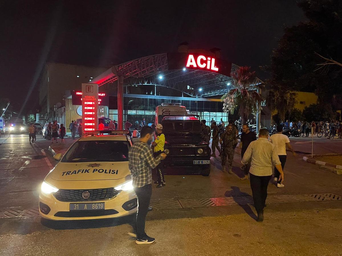 Hatay'da otomobile d&uuml;zenlenen silahlı saldırıyla ilgili 4 ş&uuml;pheli tutuklandı