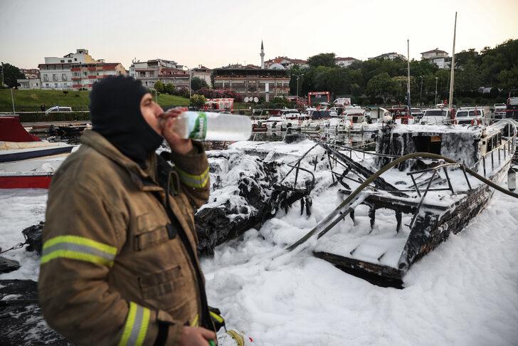 Avcılar Sahili'nde 7 tekne yandı G1