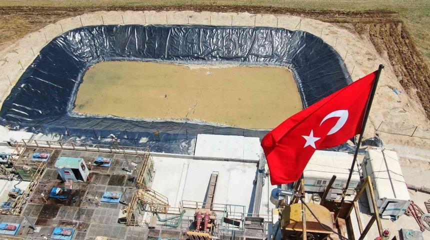 Türkiye'de bir ilk! Bakan Dönmez açıkladı: '358 metrede petrol bulduk ve bu bir rekor'