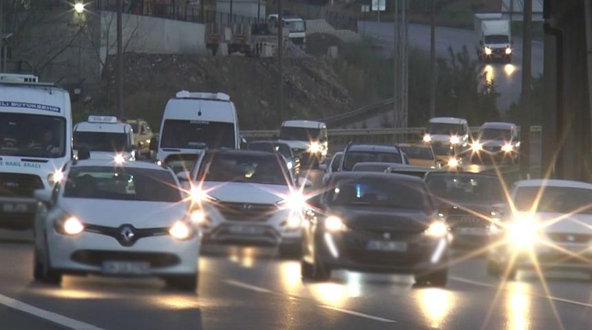 İstanbul’da bayram trafiği başladı! Sabahın erken saatlerinde yola düştüler