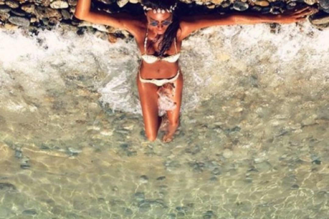 Eda Taşpınar'dan ilgin&ccedil; paylaşımlar 