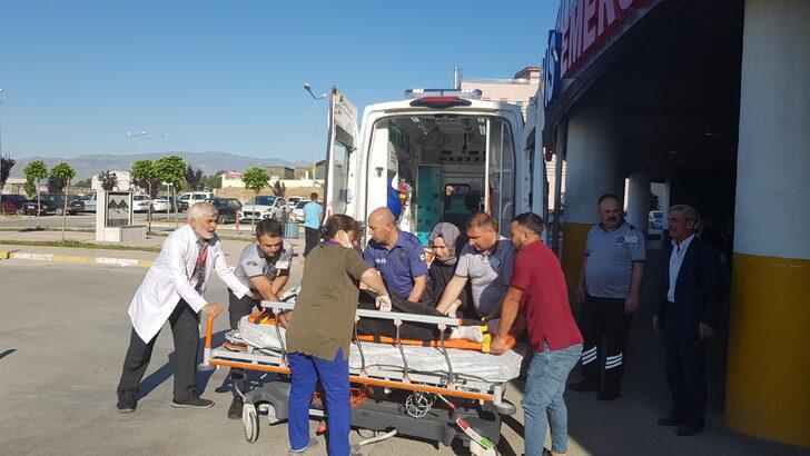 Erzincan'da otomobil şarampole devrildi, 1 kişi öldü, 4 kişi yaralandı G3