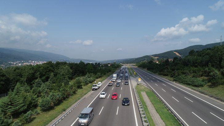 Bolu Dağı'nda bayram tatili nedeniyle uzun araç kuyrukları oluştu G2