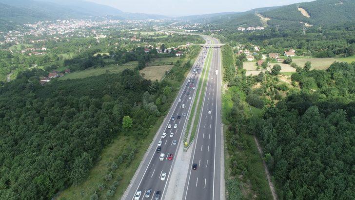 Bolu Dağı'nda bayram tatili nedeniyle uzun araç kuyrukları oluştu G5