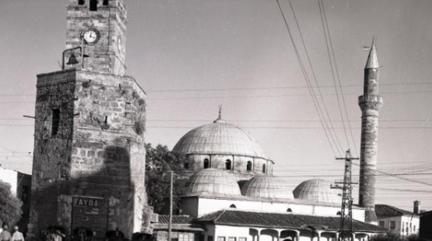 Alman imparatoru hediye etmişti! Orijinal saatin yerine plastik koymuşlar... Saat kulesinden geriye sadece çan kaldı 