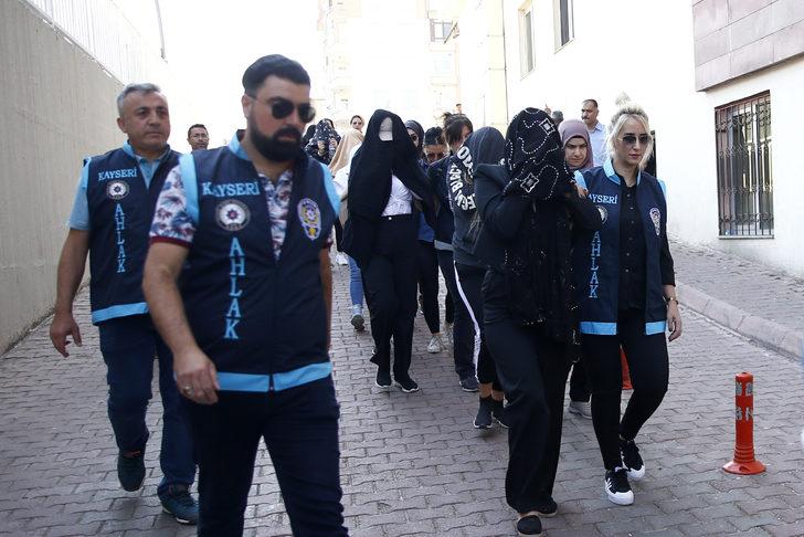 Kayseri'deki fuhuş operasyonunda 14 şüpheli adliyeye sevk edildi G2