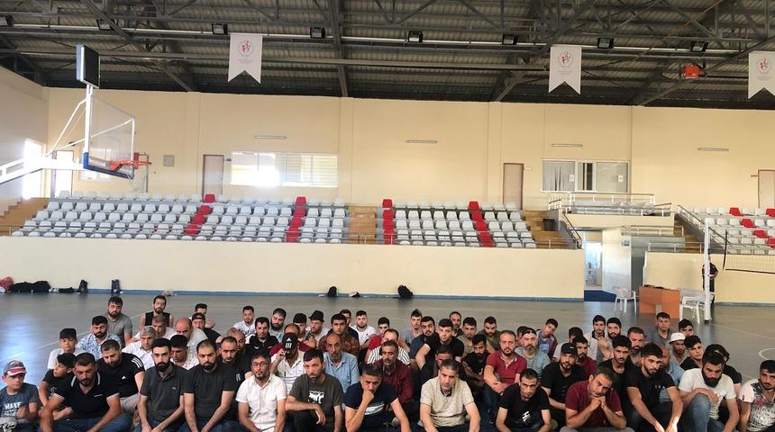 Mersin'e yasa dışı yollarla geldikleri belirlenen 66 yabancı uyruklu yakalandı