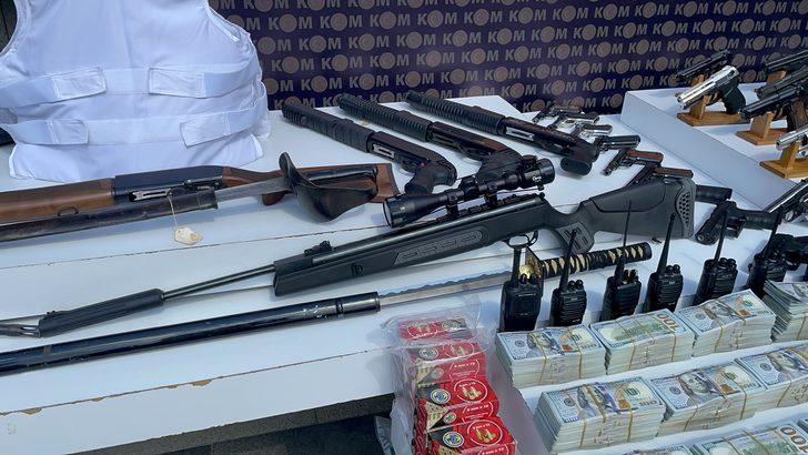 İstanbul merkezli organize suç örgütüne yönelik operasyonda yakalanan 91 şüpheli adliyede G5