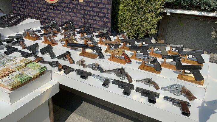 İstanbul merkezli organize suç örgütüne yönelik operasyonda yakalanan 91 şüpheli adliyede G4