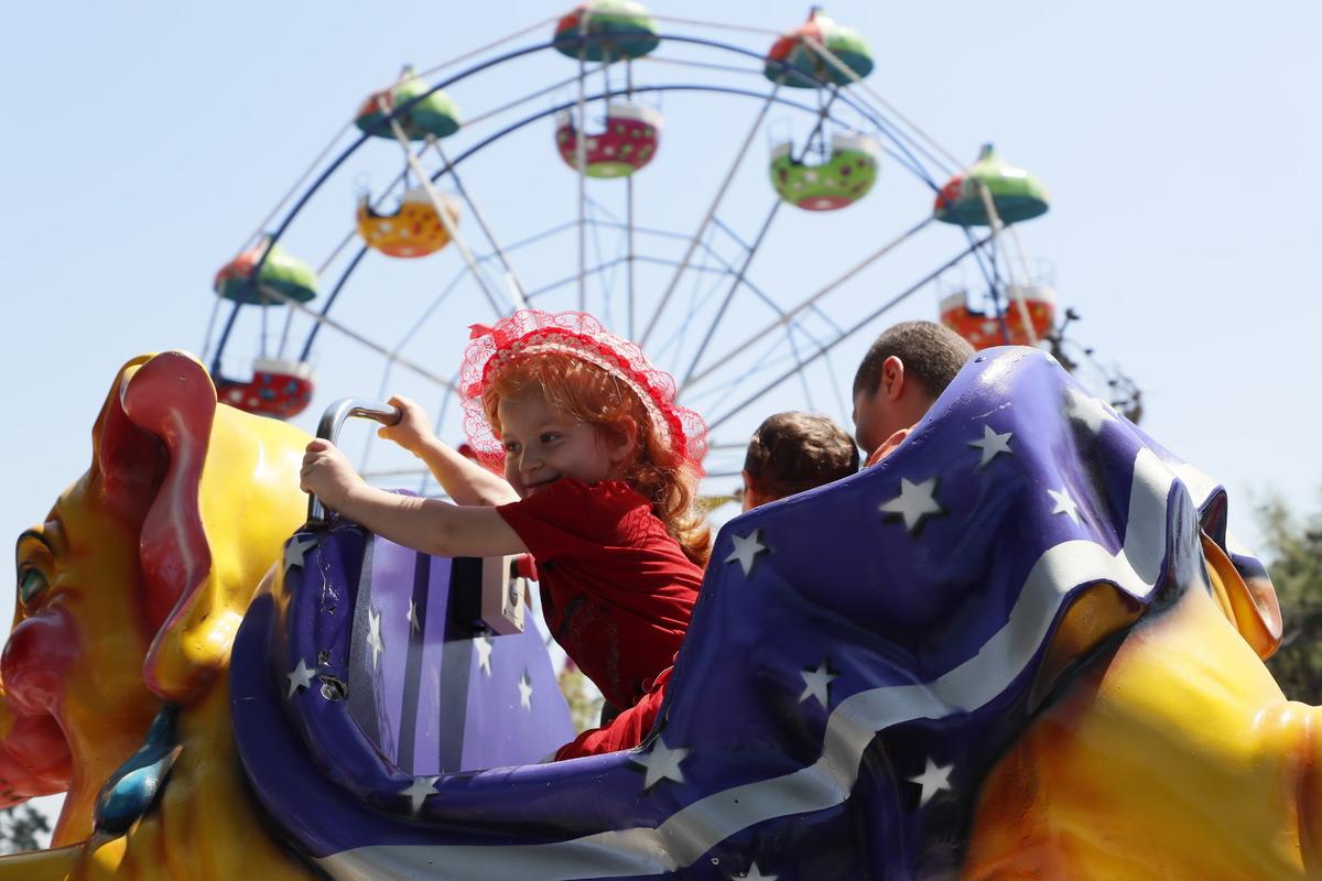 Adana'da polis, l&ouml;semili 22 &ccedil;ocuğu lunaparka g&ouml;t&uuml;rd&uuml;