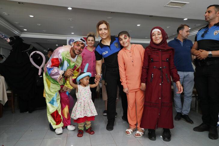 Adana'da polis, lösemili 22 çocuğu lunaparka götürdü G3