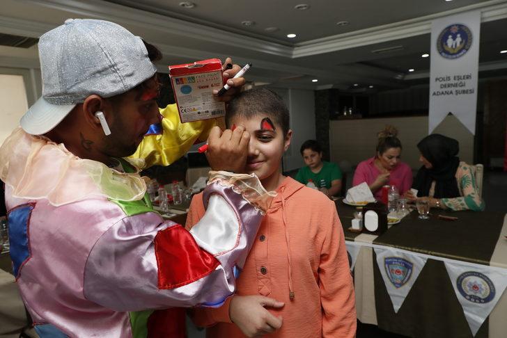 Adana'da polis, lösemili 22 çocuğu lunaparka götürdü G4
