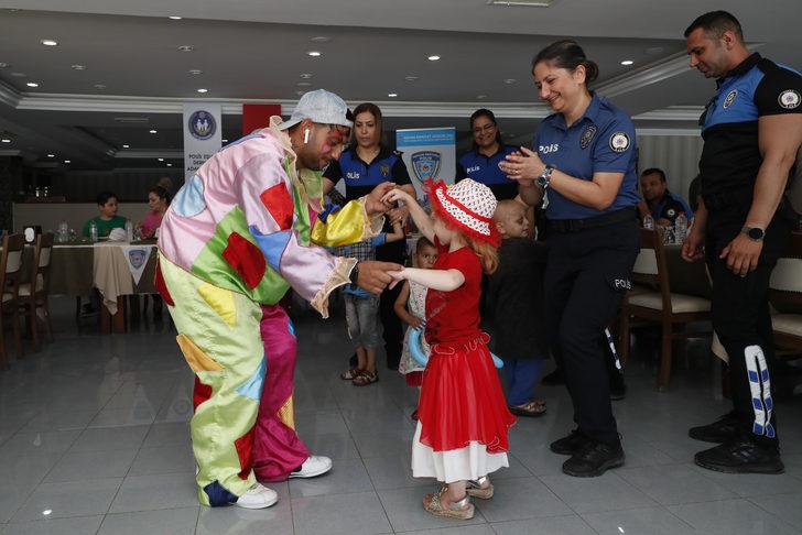 Adana'da polis, lösemili 22 çocuğu lunaparka götürdü G5