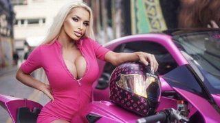 Sosyal medyadan isyan etti! “İnsanlar aptal olduğumu düşünüyor ama şimdiye kadar tanışabileceğiniz en zeki modelim”