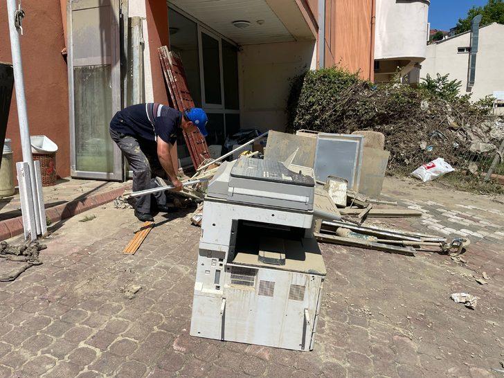 Bartın'da selden zarar gören okulları jandarma temizliyor G4