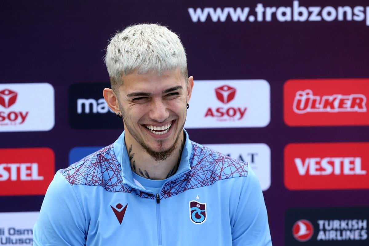 Trabzonsporlu futbolcu Berat &Ouml;zdemir'den yeni sezon i&ccedil;in iddialı a&ccedil;ıklamalar: