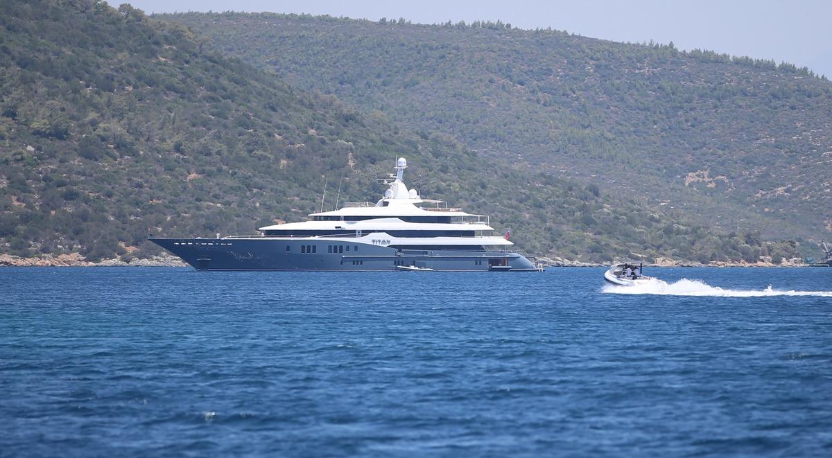 Mega yat "Titan" Bodrum'a demirledi