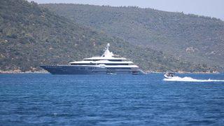 Mega yat Titan Bodrum'a demirledi