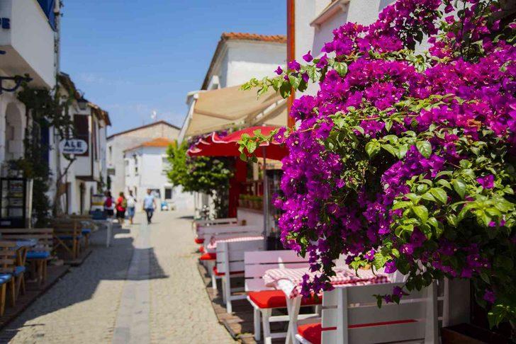 İzmir’in gözde tatil lokasyonlarından Sığacık’ta bayram hareketliliği hızlandı! “Doluluk yüzde 80-90” G2