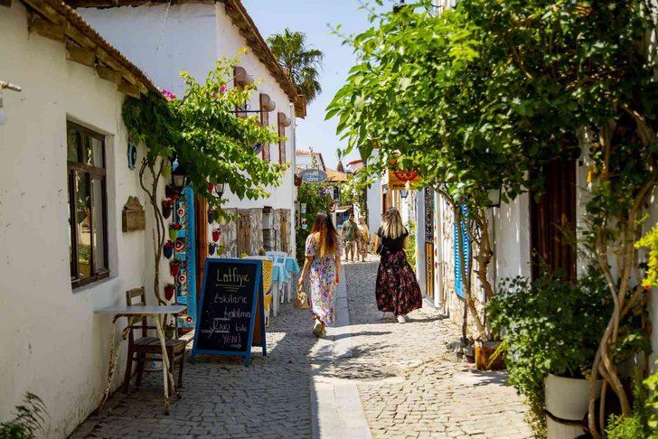 İzmir’in gözde tatil lokasyonlarından Sığacık’ta bayram hareketliliği hızlandı! “Doluluk yüzde 80-90” G1