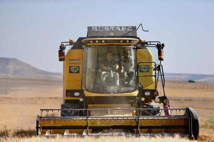 BBP Genel Başkanı Destici, baba ocağında biçerdöverle arpa hasadı yaptı: G5