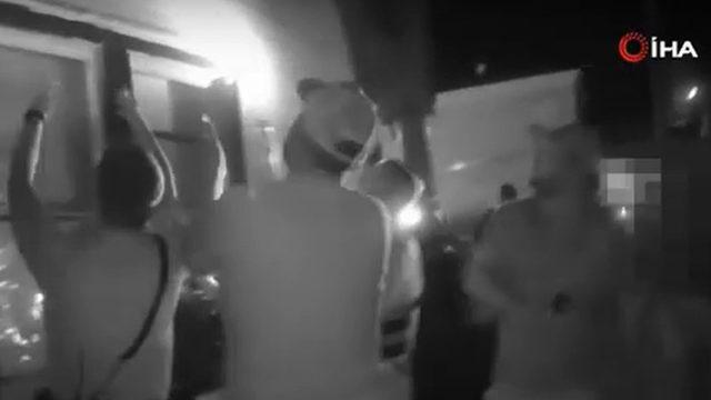 Alevlerden içeri giremeyince... Mahsur kalan kişileri havada yakaladılar