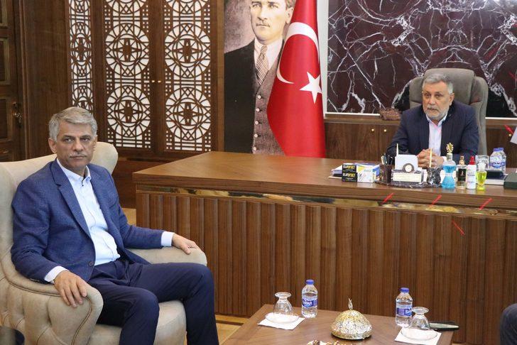 Kültür ve Turizm Bakan Yardımcısı Alpaslan, AK Parti Elazığ İl Bakanlığını ziyaret etti G2