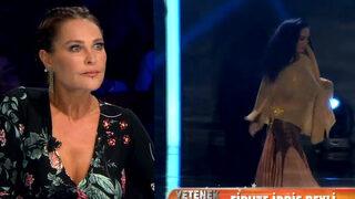 Yetenek Sizsiniz'de azeri yarışmacı Firuze İdris Beyli sahneye vücuduna doladığı pitonla çıktı