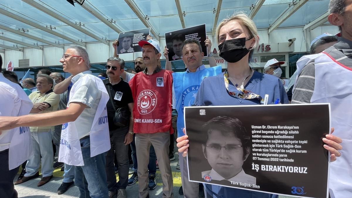 Silahlı saldırıda &ouml;len doktor i&ccedil;in Karab&uuml;k'te gıyabi cenaze namazı kılındı