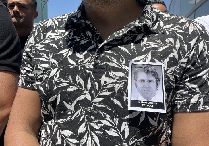 Silahlı saldırıda hayatını kaybeden doktor Karakaya için hastane önünde gıyabi cenaze namazı kılındı G3