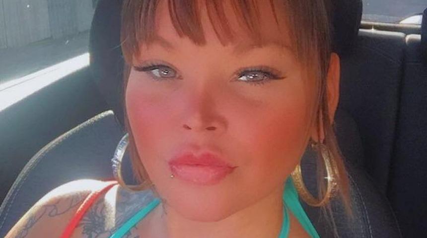 Polis her yerde onu arıyor! Sevgilisiyle flört ettiğini düşündüğü kadının burun deliğini kesti