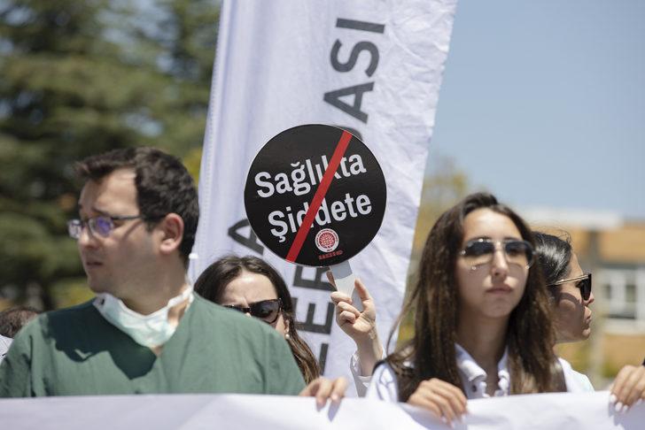 TTB'ye üye doktorlar, Konya'da meslektaşlarının öldürülmesine tepki için iş bıraktı G2