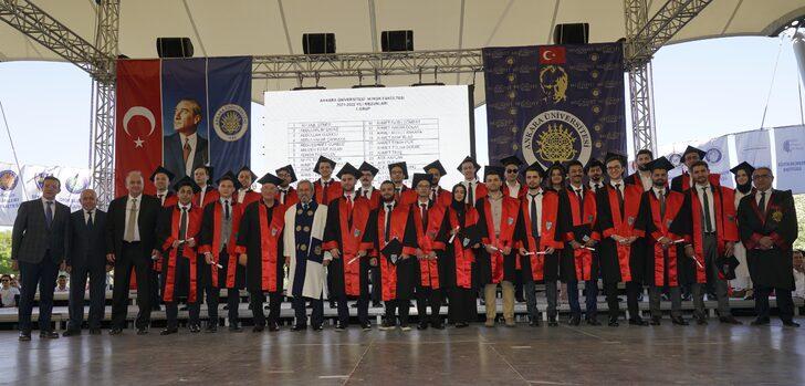 Tıp profesörü, 60 yaşında hukuk fakültesinden mezun oldu G1