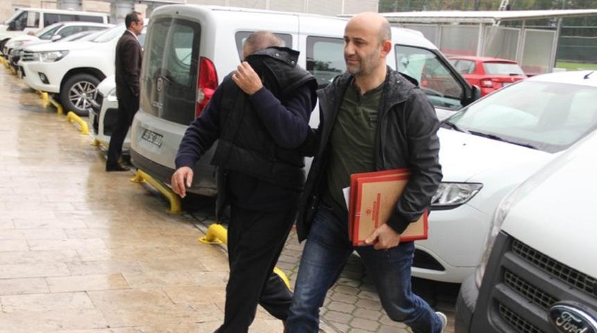 Kız &ccedil;ocuklarına şeker vererek kandırdı! Okul kantininde taciz skandalı
