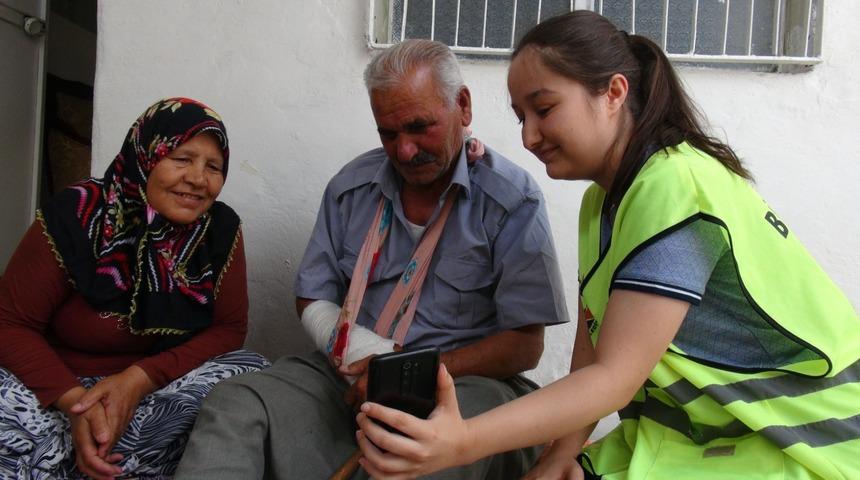 Şanlıurfa'da yaşlı vatandaşlara akıllı aletlerin kullanımı eğitimi