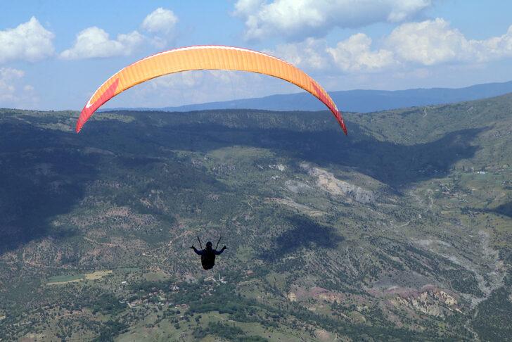 Çankırı'da yamaç paraşütü mesafe yarışmasının final uçuşu yapıldı G2