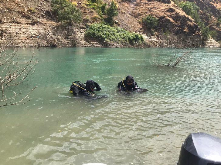 Siirt'te Müküs Çayı'na düşen hemşireyi arama çalışması sürüyor G1