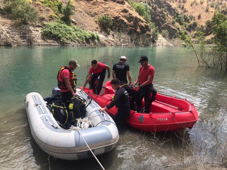 Siirt'te Müküs Çayı'na düşen hemşireyi arama çalışması sürüyor G3