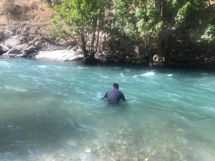 Siirt'te Müküs Çayı'na düşen hemşireyi arama çalışması sürüyor G4